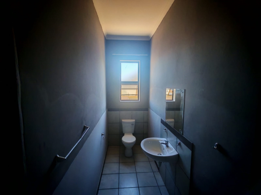 8 Bedroom Property for Sale in Sydenham Eastern Cape